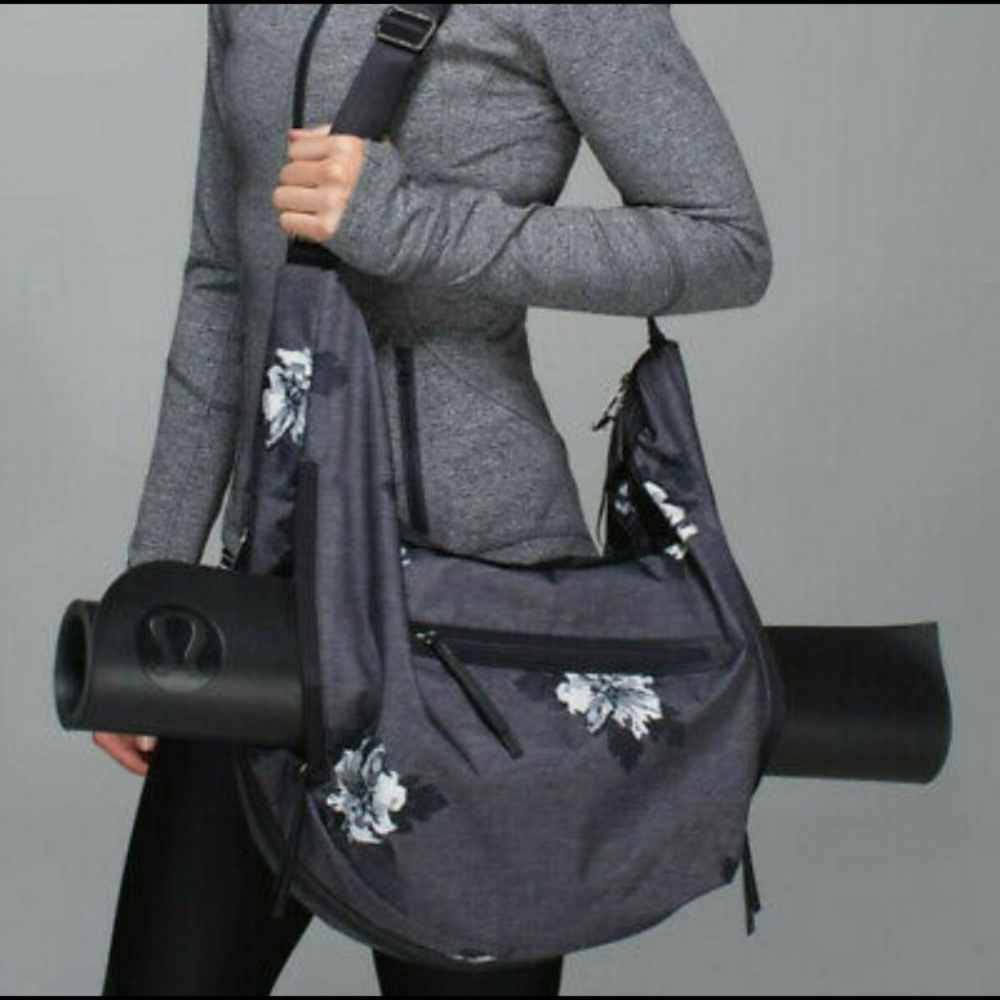 Lululemon Resolution Hobo Bag Black Gray Floral